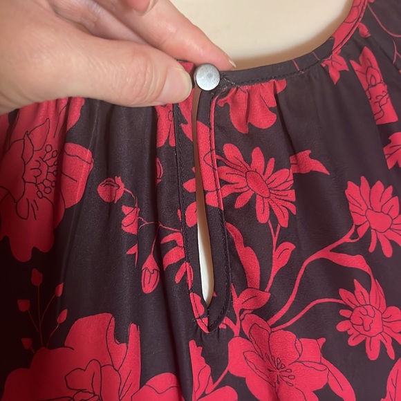 Like new Tinsel floral top - Picture 3 of 14